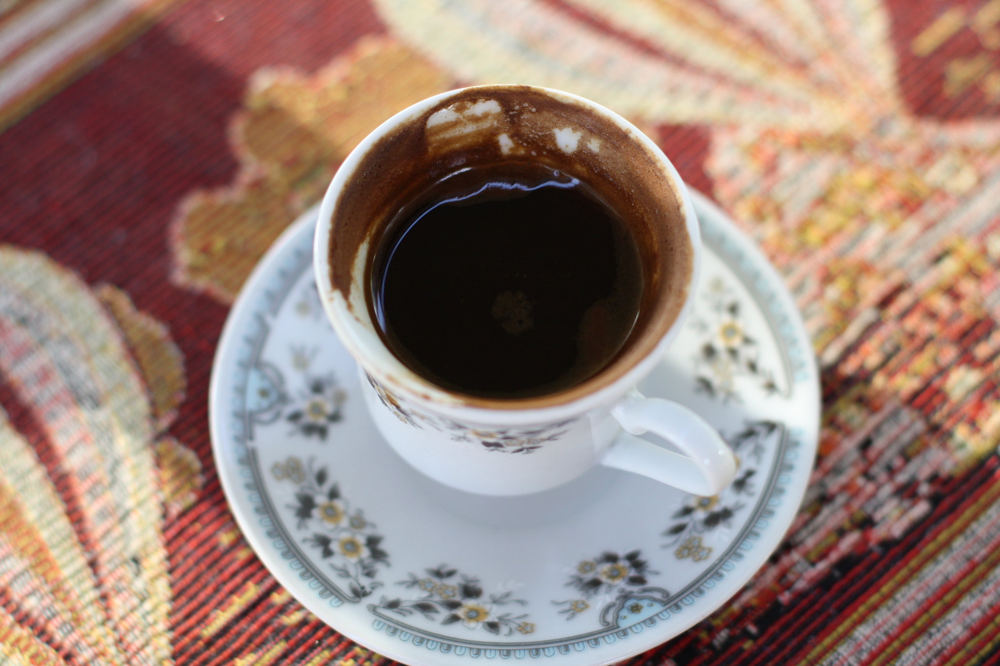 Traditional Turkish coffee in a copper pot and small cups, illustrating international coffee recipes.