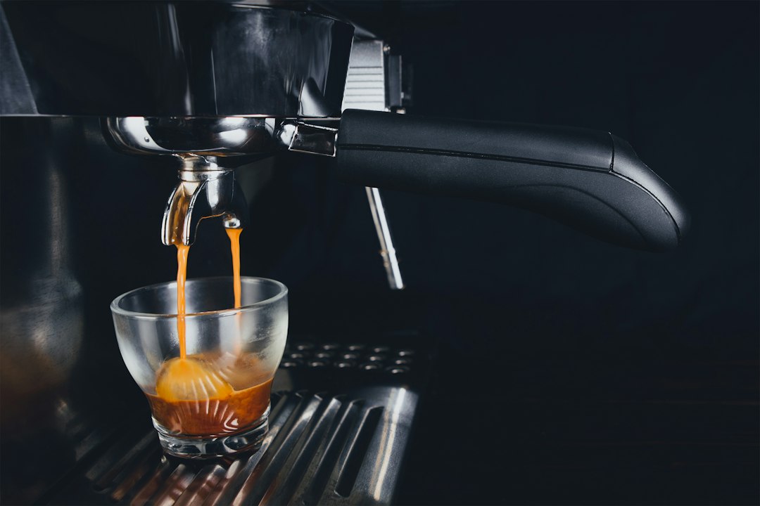 Espresso pouring from a portafilter illustrating the Baratza Encore ESP grinder review.