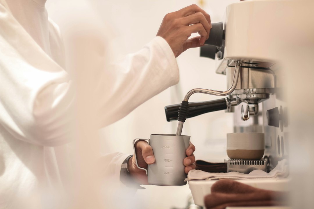 Breville-style home espresso machine with portafilter for Barista Express review.