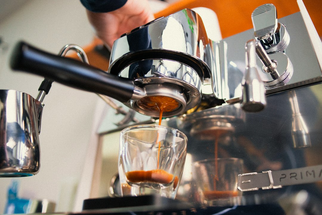 Espresso pouring into a cup illustrating Moccamaster vs OXO 9-Cup.